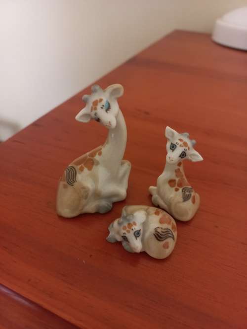 WADE GIRAFFE FAMILY WHIMSIES